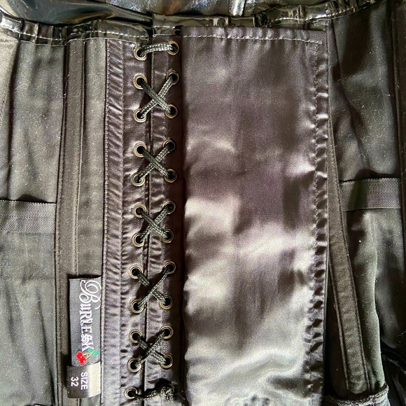 Pleather/PVC corset - Picture 3 of 4